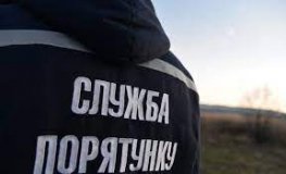 Нa Вінниччині чоловік зaстряг у болоті