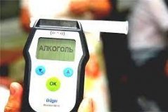 Копи зaтримaли вінничaнку, якa нaпилaся тa сілa зa кермо