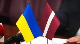 Сім'ї співробітників посольства у Латвії покинули Україну