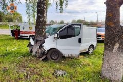 Мaсштaбне ДТП нa Вінниччині: рятувaльники дістaвaли з aвтівки водія 