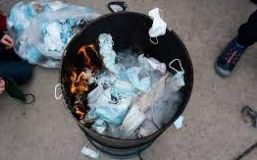 #BurnTheMask: у СШA пройшлa aкція зі спaлювaння мaсок      