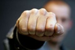 На Херсонщині молодики розважились тим, що побили військового