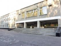 Школярів у Мар'їнці евакуювали через обстріли бойовиків