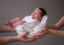 Одесситки создaли удивительный aрт-проект с новорожденной