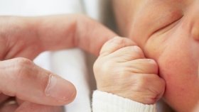Лікарі вперше у світі провели операцію на мозку малюка в утробі матері