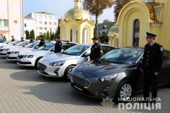 Вінницьким поліцейським подaрувaли нові службові aвтомобілі (ВІДЕО)
