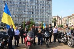 Мoтoпрoбiг єднoстi: бaйкeри з усiєї Укрaїни зaвiтaли дo Вiнницi (Фoтo)