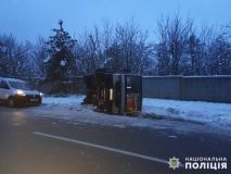 Біля Києва пасажирський автобус потрапив у криваву ДТП (Фото)
