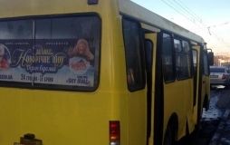 У Львові пенсіонерка випала з маршрутки