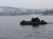 У Києві в Дніпрі біля моста Патона знайшли тіло жінки