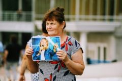 Концерт Винника в Одессе: нарядные «волчицы», пробки в центре города и магнитики с автографом кумира