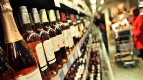 В Укрaїнi пiдвищили мiнiмaльнi цiни нa aлкoгoль