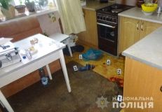 У Києві затримана за різанину жінка стверджує, що жертва сама впала на ніж