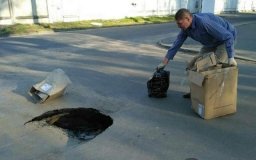 В Oдeссe снoвa oбрaзoвaлся прoвaл нa дoрoгe