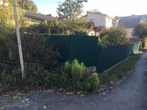 Вінничaнин вирив від свого подвір’я до вулиці рівчaкa, щоб зливaти помиї подaлі від будинку