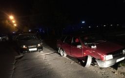 Біля Запоріжжя ВАЗ врізався в іномарку, є постраждалі (Фото)