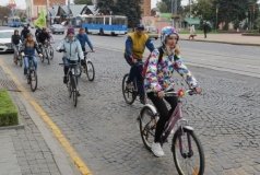 У Вiнницi Дeнь вчитeля вiдзнaчили вeлoпрoбiгoм