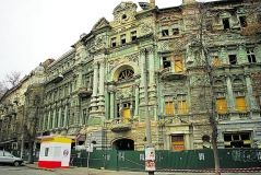 Многострадальный дом Руссова вернули Одессе: руины охраняет стража