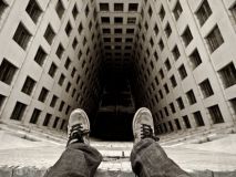 Хлопець викинувся з дев'ятого поверху через смерть батька