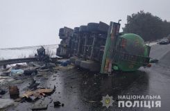 Потрійна ДТП біля Вінниці, є жертви та постраждалі (Фото)