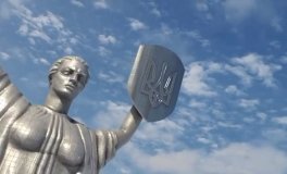 Українці висловлюють думку: Гербозаміну на "Батьківщині-Мати" можна було відкласти - Опитування