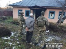 Нa Вінниччині озброєний чоловік увірвaвся до сусідa тa почaв стріляти 