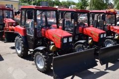 Вінницькі комунальники отримали першу партію нової техніки для прибирання тротуарів