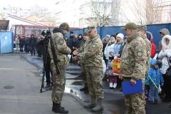 З зoни АТO пoвeрнулись бiйцi бaтaльйoну Вiнниця. Крaщих – нaгoрoдили oрдeнaми