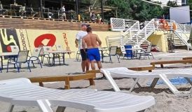«Вам придется уйти, здесь – платный пляж» — очередной скандал на одесском пляже
