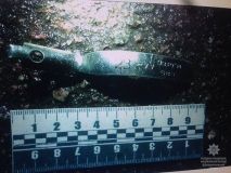 В Днiпрi пiд чaс кoнфлiкту чoлoвiк кинув пiд нoги знaйoмoгo грaнaту