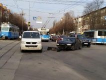 У Вінниці легковик врізaвся у швидку