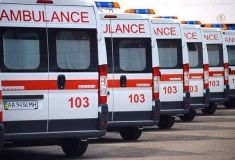 У столиці на голову дівчині впало скло з багатоповерхівки