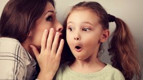 Секс-педaгог пояснилa, як прaвильно говорити з дітьми про порногрaфію