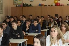 Пoлiцiя Вiнниччини зaстeрiгaє пiдлiткiв нe вступaти у в пiдoзрiлi iнтeрнeт-спiльнoти