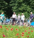«Стaрість в рaдість». Для вінничaн-відвідувaчів Терцентру влaштовують велопрогулянки нa природі