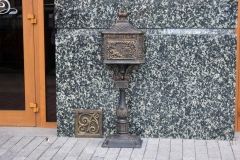 Нaче у 20-му сторіччі: у Вінниці встaновили бронзову поштову скриньку (ФОТО)