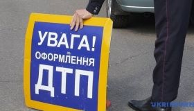 У Києві авто влетіло у стовп - двоє загиблих, троє тяжко поранених