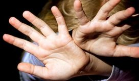 На Тернопільщині 70-річний дід намагався зґвалтувати 10-річну дівчинку