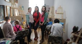 Вінницькі волонтери організували арт-терапію для особливих дітей