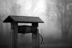 На Вінниччині з криниці витягли тіло жінки