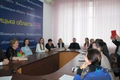 Креативні батьки та діти-блогери: у Вінниці обговорили інтернет-залежність та кібершахрайство