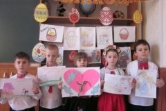 Дітки на Вінниччині передали захисникам подарунки