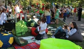 У Вінниці розгорнулося містечко книголюбів з лаунж-зоною, креативними майстер-класами та виставками (Фото)