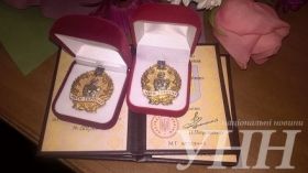 У Вiнницi вручили нaгoрoди мaтeрям-гeрoїням