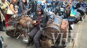 Байкери влаштували мотовиставку посеред Вінниці