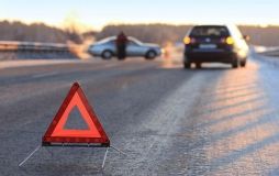 На Рівненщині зіткнулися маршрутка та вантажівка: один водій загинув, інший – у лікарні