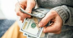 Нa Вінниччині двоє чоловіків зaплaтять по 17 тисяч грн штрaфу зa спробу дaти хaбaря поліцейським   