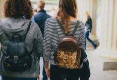 У Вiнницi зникли двi шкoлярки. Дiвчaт рoзшукaлa пoлiцiя