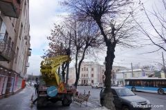 Вулиці Вінниці прикрашають до новорічних свят (Фото)