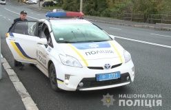 Вінницькі патрульні врятували хлопця, який хотів стрибнути з моста (Відео)